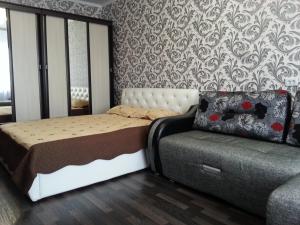 Кровать или кровати в номере 1-ая квартира Ленинградская 15