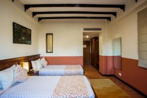 Rúm í herbergi á Traditional Comfort Boutique Hotel