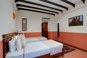 Rúm í herbergi á Traditional Comfort Boutique Hotel