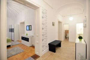 Televízia a/alebo spoločenská miestnosť v ubytovaní Várkapitány Apartman Eger