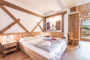 سرير أو أسرّة في غرفة في Agritur La Val