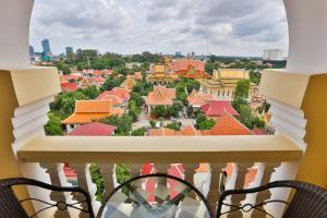 Balkoni atau teres di Palace Gate Hotel & Residence by EHM