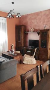 a living room with a couch and a table at La Huerta del Rodeo in Navas de San Antonio