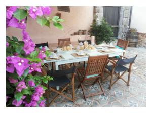 Restaurace v ubytování Is Scabas Guestrooms