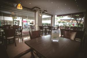 Restoran või mõni muu söögikoht majutusasutuses Hotel Cronos