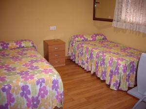 A bed or beds in a room at Pensión la Estación