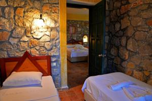 Cama ou camas em um quarto em Symbola Oludeniz Beach Hotel