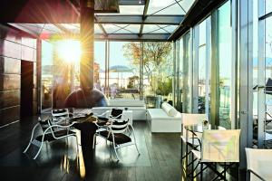 Um restaurante ou outro lugar para comer em Hotel Bayerischer Hof