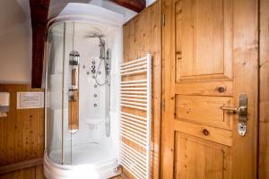 Baðherbergi á Hotel Dvur Hoffmeister