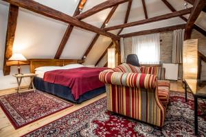 Rúm í herbergi á Hotel Dvur Hoffmeister