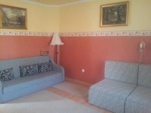 A seating area at Marcsi Apartman