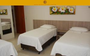 Cama ou camas em um quarto em Hotel Castro