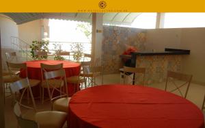 Um restaurante ou outro lugar para comer em Hotel Castro