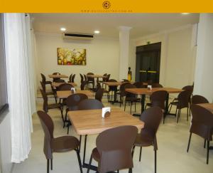 Um restaurante ou outro lugar para comer em Hotel Castro
