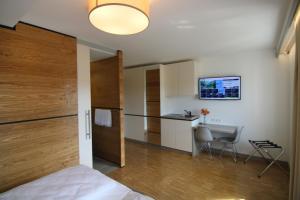 TV a/nebo společenská místnost v ubytování BA Hotel by WMM Hotels
