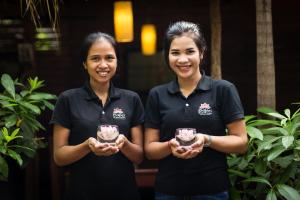 Členové personálu v ubytování Babel Siem Reap Guesthouse