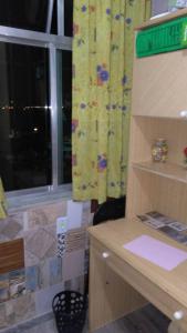 a room with a desk and a window with a curtain at AeroHostel 418 in Rio de Janeiro