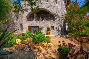 Κήπος έξω από το Villa Belladonna - Heraklion Private Pool Getaway