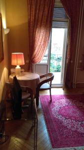 Un pat sau paturi într-o cameră la Hotel de l'Orangerie