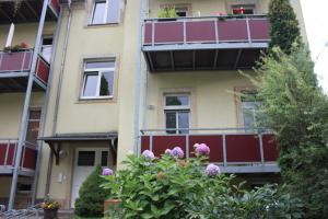 a building with pink flowers in front of it at Ferienwohnung Bonita in Freital