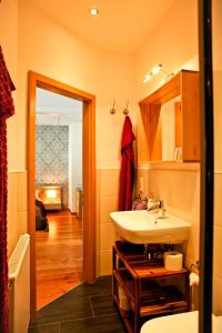 Koupelna v ubytování Pension & Ferienwohnung Oberhof 810 M
