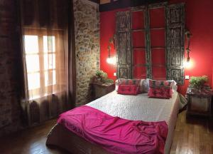 Postel nebo postele na pokoji v ubytování La Casona de Rudagüera