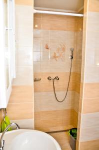 a bathroom with a shower with a sink at Média Panzió és Apartmanház in Hajdúszoboszló