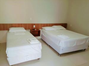 two twin beds in a room with at Torre do Sol Park Hotel in Chapadinha