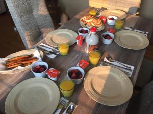 Morgenmad for gæster der bor på Money Pennies Bed and Breakfast