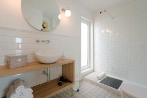 Kúpeľňa v ubytovaní La Concha Boutique Apartments - Adults Only