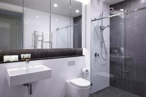Ein Badezimmer in der Unterkunft Knightsbridge Canberra