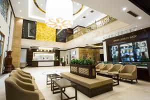 Khu vực ghế ngồi tại Song Loc Luxury Hotel