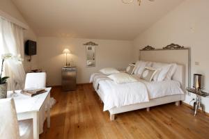 Postel nebo postele na pokoji v ubytování B&B Hof van Vervoering