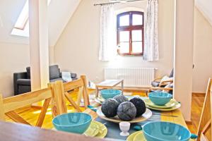 a dining room with a table with fruit on it at Apartament na Starym Dworcu in Goczałkowice-Zdrój
