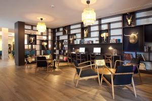 a restaurant with chairs and a bar in a room at Hotel Cap Negret in Altea