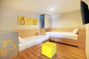 A television and/or entertainment centre at KIMAYA Braga Bandung by HARRIS