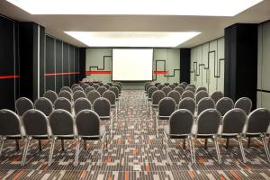 The business area and/or conference room at KIMAYA Braga Bandung by HARRIS