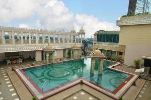 Bazén v ubytování Hotel Empires nebo v jeho okolí