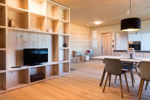Kuchyň nebo kuchyňský kout v ubytování Ferienwohnung Wertvollholzhaus