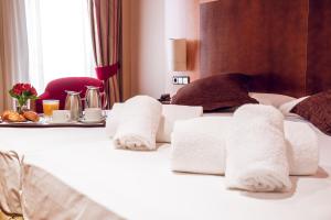 Postel nebo postele na pokoji v ubytování Hotel Bardo Recoletos Coco