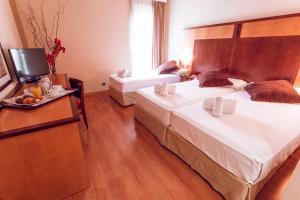 Postel nebo postele na pokoji v ubytování Hotel Bardo Recoletos Coco