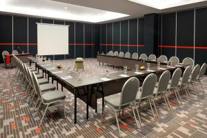 The business area and/or conference room at KIMAYA Braga Bandung by HARRIS
