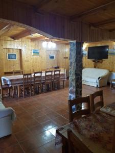 Μια τηλεόραση ή/και κέντρο ψυχαγωγίας στο Cabana Poenita