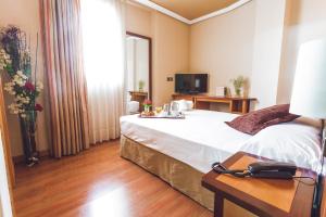Postel nebo postele na pokoji v ubytování Hotel Bardo Recoletos Coco