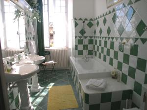Bathroom sa Demeure cevenole Les Rameaux