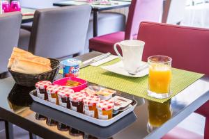 a table topped with cupcakes and drinks on top of a table at Le Figuier in Ivry-sur-Seine