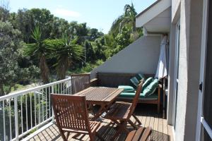 A balcony or terrace at Byron Bay Accom Unit 6 34 Kendall St, Byron Bay - Kendall Beach Apartments