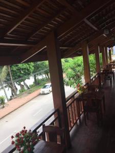 Reštaurácia alebo iné gastronomické zariadenie v ubytovaní Golden Lotus Namkhan View
