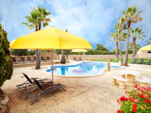 The swimming pool at or close to Puig de Ros d’Alt