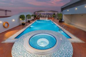 The swimming pool at or close to Savoy Crest Hotel Apartment - Bur Dubai